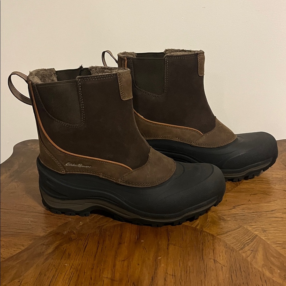 NWOT size 11.5 Eddie Bauer Snowfoil boots waterproof